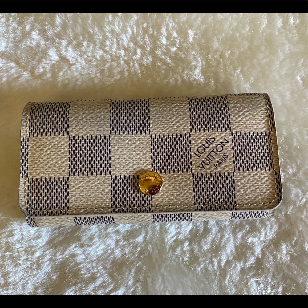 Louis Vuitton 4 key ring